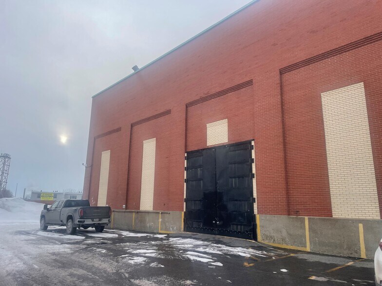 5523-5525 Ch de la Côte-Saint-Paul, Montréal, QC à louer - Photo de l’immeuble – Image 3 sur 13