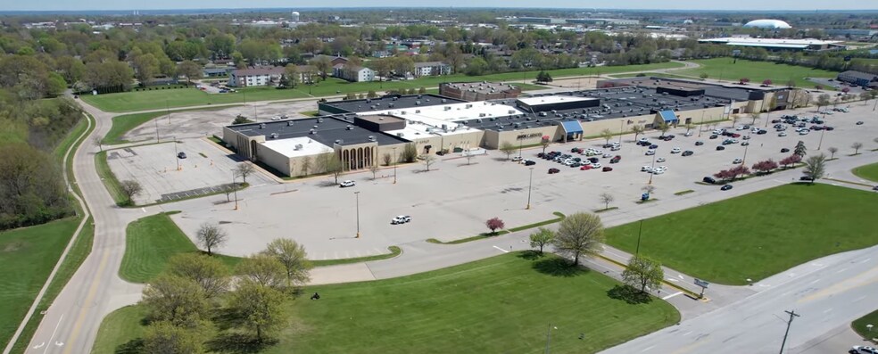 550 S Gear Ave, West Burlington, IA à vendre - Photo de l’immeuble – Image 1 sur 16