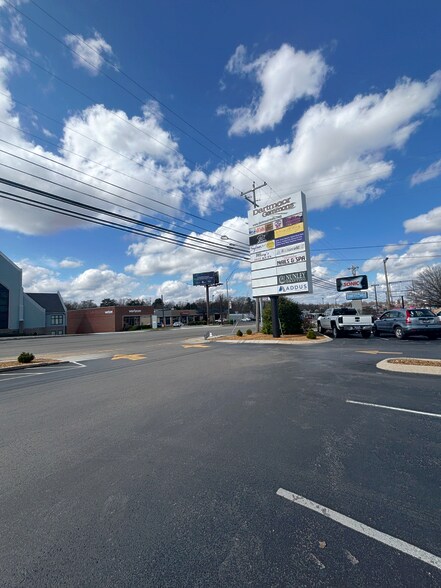 728 S Jefferson Ave, Cookeville, TN à louer - Photo de l’immeuble – Image 3 sur 9
