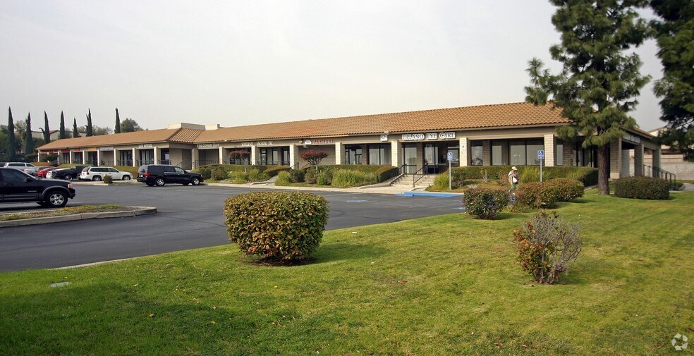 1213-1235 W Foothill Blvd, Upland, CA à louer - Photo de l’immeuble – Image 2 sur 4