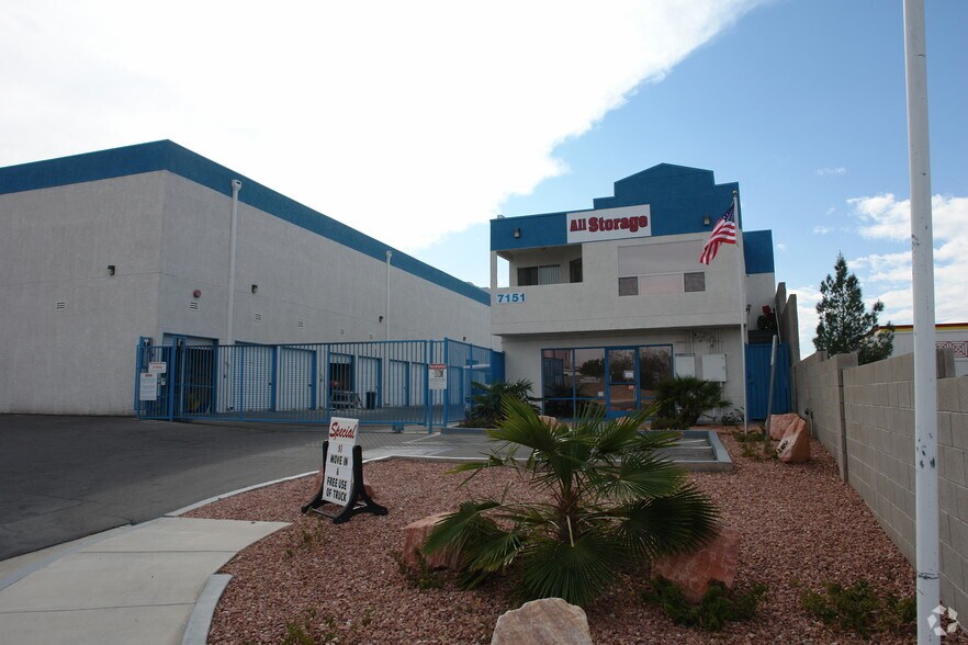 7151 E Lake Mead Blvd, Las Vegas, NV à vendre - Photo de l’immeuble – Image 3 sur 8