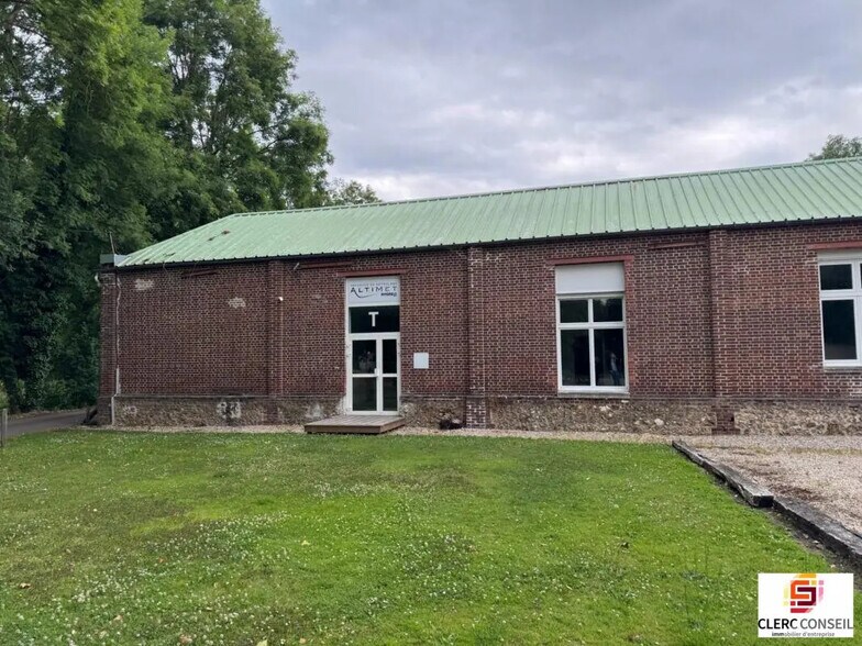 Local d’activités dans Louviers à louer - Photo de l’immeuble – Image 1 sur 18