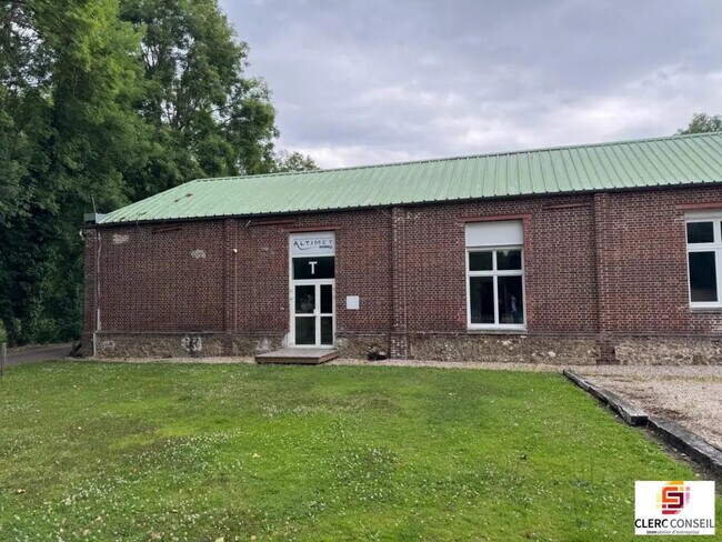 Plus de détails pour Local d'activités à louer