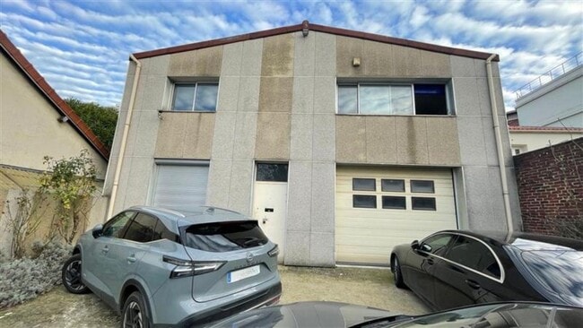 Plus de détails pour Local d’activités à vendre