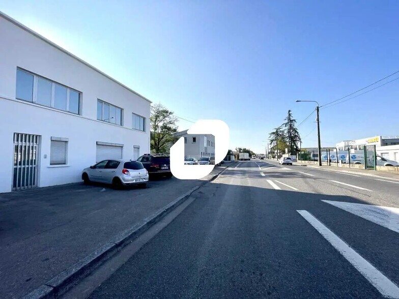 Bureau dans Décines-Charpieu à louer - Photo de l’immeuble – Image 1 sur 10