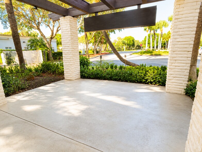 3111 45th St, West Palm Beach, FL à louer - Photo de l’immeuble – Image 3 sur 4