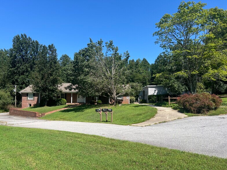 821 Dunklin Bridge Rd, Fountain Inn, SC à vendre - Photo de l’immeuble – Image 2 sur 9