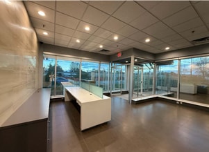 1775 N Sheridan Way, Mississauga, ON à louer Photo intérieure– Image 2 sur 9