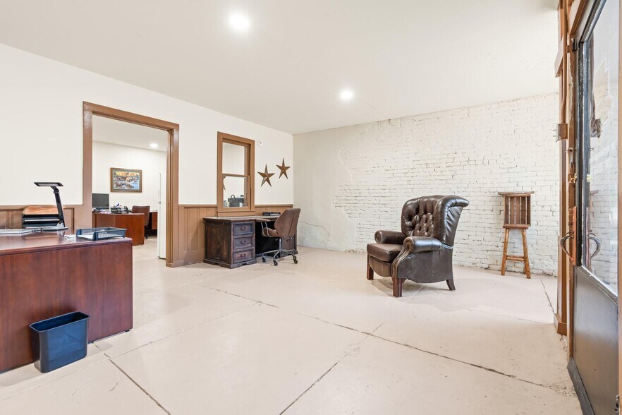 102 W Elm St, Hillsboro, TX à louer - Photo de l’immeuble – Image 3 sur 19
