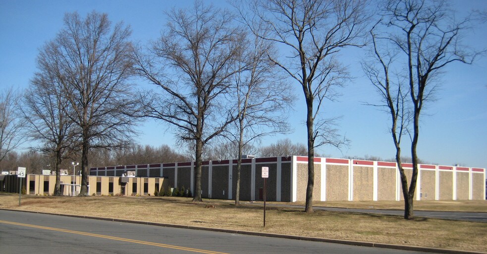 245 Belmont Dr, Somerset, NJ à louer - Photo de l’immeuble – Image 2 sur 8
