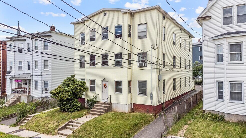 164 Grove St, New Britain, CT à vendre - Photo de l’immeuble – Image 2 sur 23