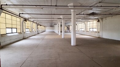 1-29 Lister Ave, Newark, NJ à louer Photo intérieure– Image 1 sur 3