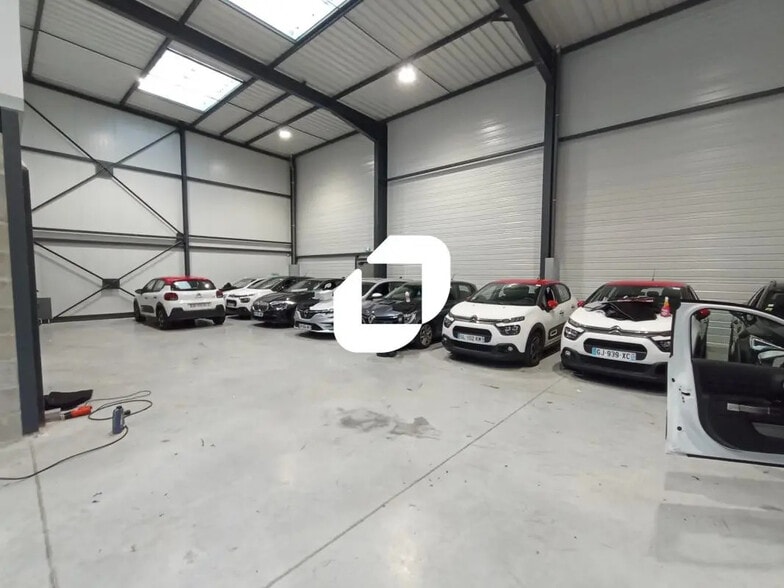 Local d’activités dans Chassieu à louer - Photo de l’immeuble – Image 3 sur 77