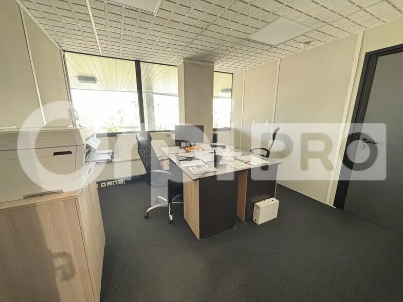 Bureau dans Compiègne à louer - Photo de l’immeuble – Image 2 sur 5