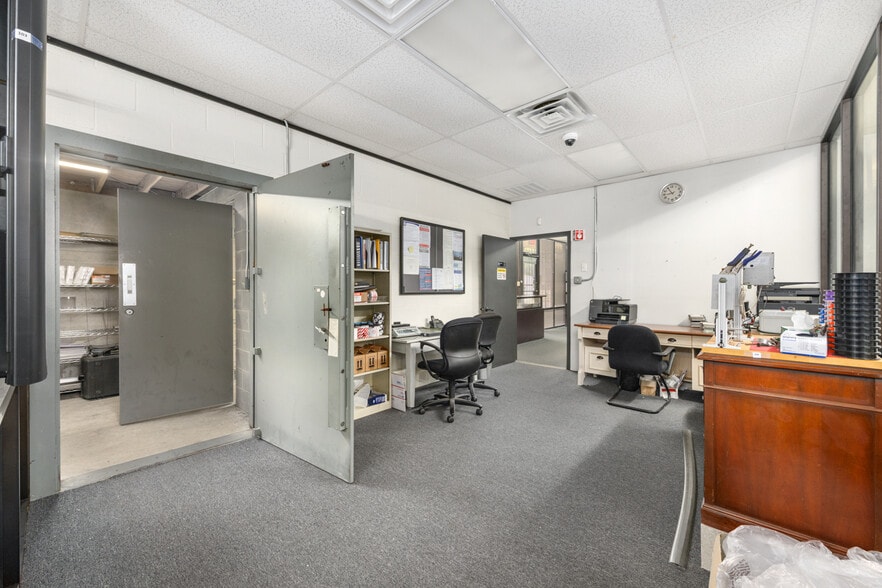 100 Hilbig Rd, Conroe, TX à louer - Photo intérieure – Image 3 sur 9