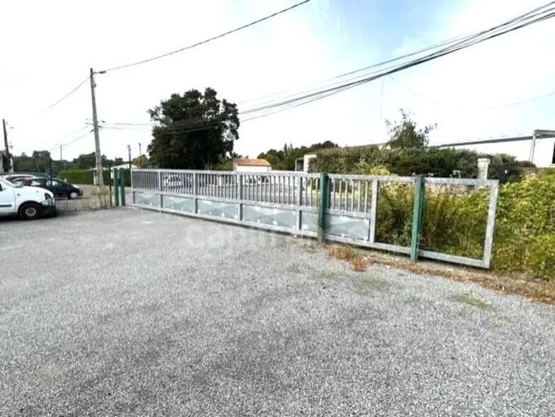 Bureau dans Saintes à vendre - Photo de la construction – Image 2 sur 7