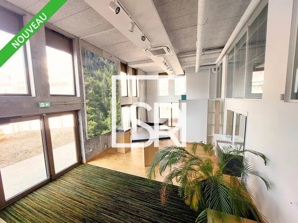 Bureau dans Clermont-Ferrand à louer Photo de l’immeuble– Image 1 sur 13