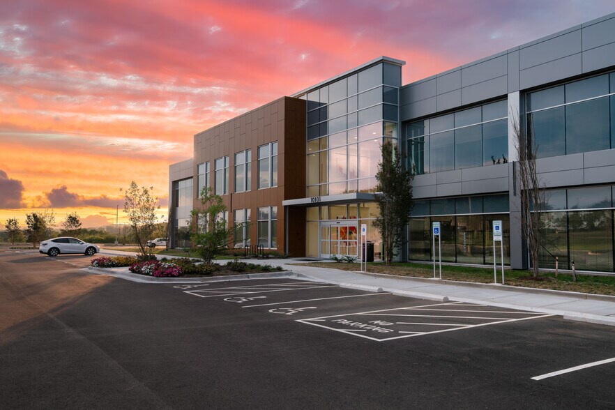 10101 Global Way, Knoxville, TN à louer - Photo de l’immeuble – Image 2 sur 11