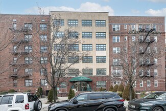 Plus de détails pour 150 Ocean Pkwy, Brooklyn, NY - Logement à vendre