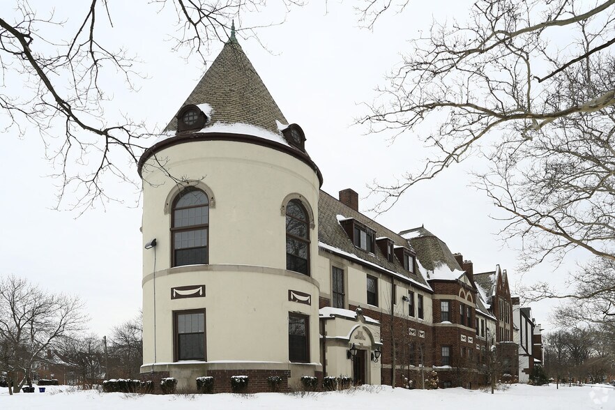 2825 S Moreland Blvd, Cleveland, OH à vendre - Photo de l’immeuble – Image 2 sur 10