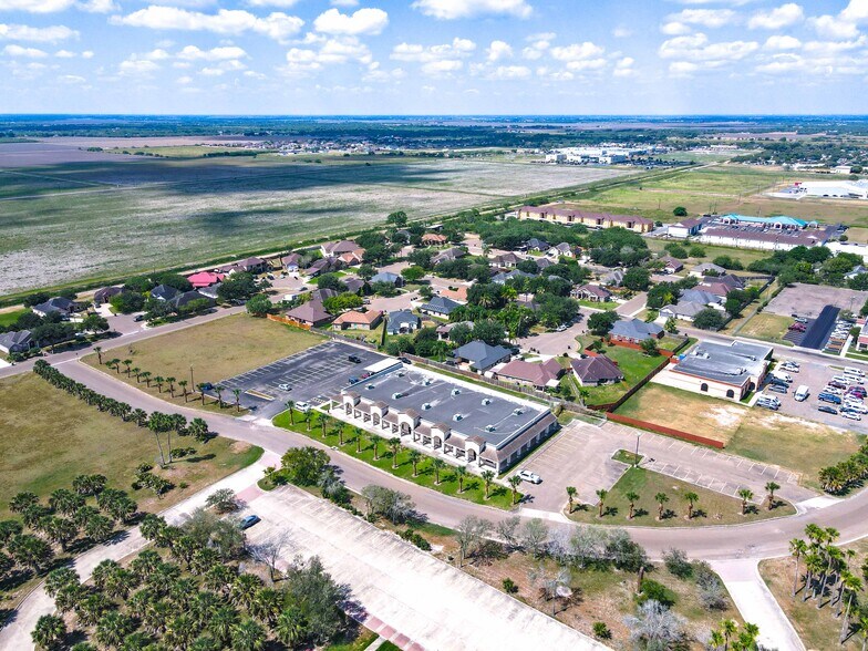 848 Palm Dr, Elsa, TX à louer - Photo de l’immeuble – Image 3 sur 17