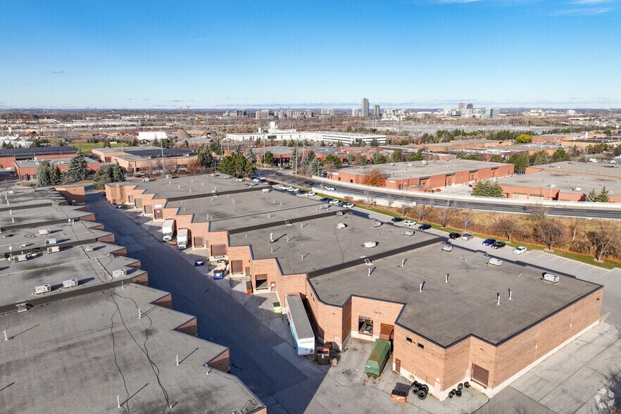 39 Riviera Dr, Markham, ON à louer - Photo de l’immeuble – Image 2 sur 3