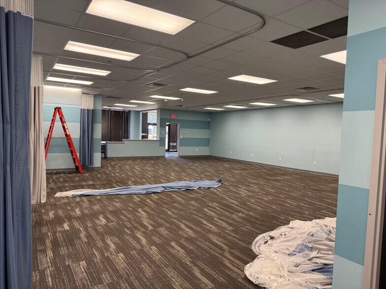 6661 Dixie Hwy, Louisville, KY à louer - Photo de l’immeuble – Image 2 sur 5