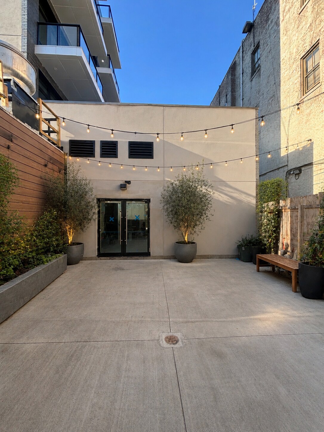 49-18 Vernon Blvd, Long Island City, NY à louer Photo de l’immeuble– Image 1 sur 7