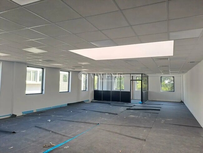 Plus de détails pour Local d’activités à vendre