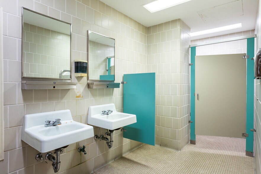 200 N Main St, Winston-Salem, NC à louer - Photo de l’immeuble – Image 3 sur 27
