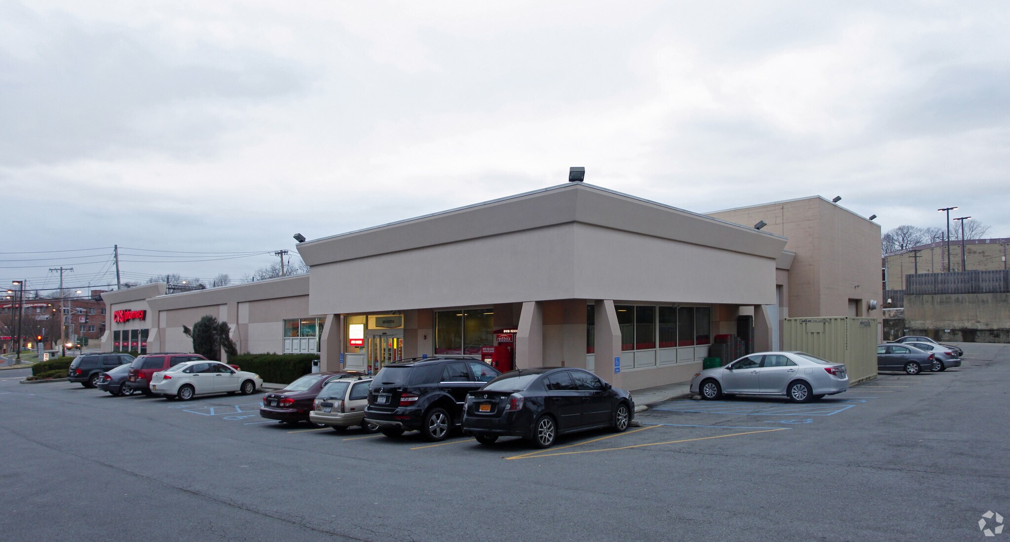 16 Weyman Ave, New Rochelle, NY à louer Photo principale– Image 1 sur 18