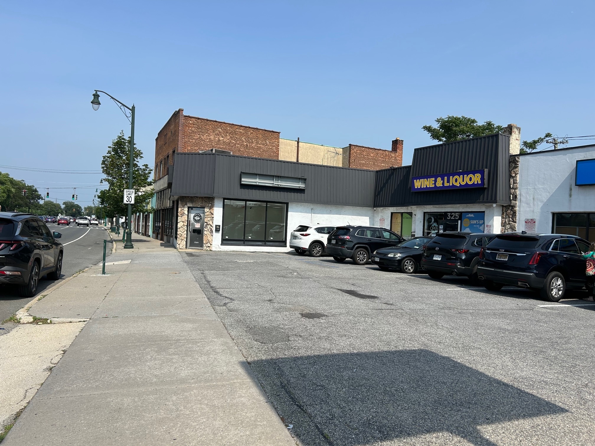 325 Sunrise Hwy, Lynbrook, NY à louer Photo de l’immeuble– Image 1 sur 10