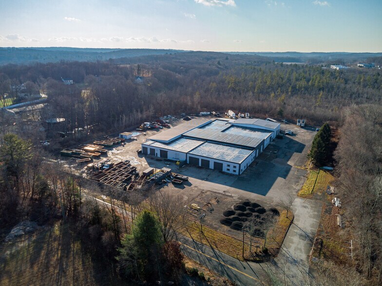 40 High Bridge Rd, Sandy Hook, CT à louer - Photo principale – Image 1 sur 8