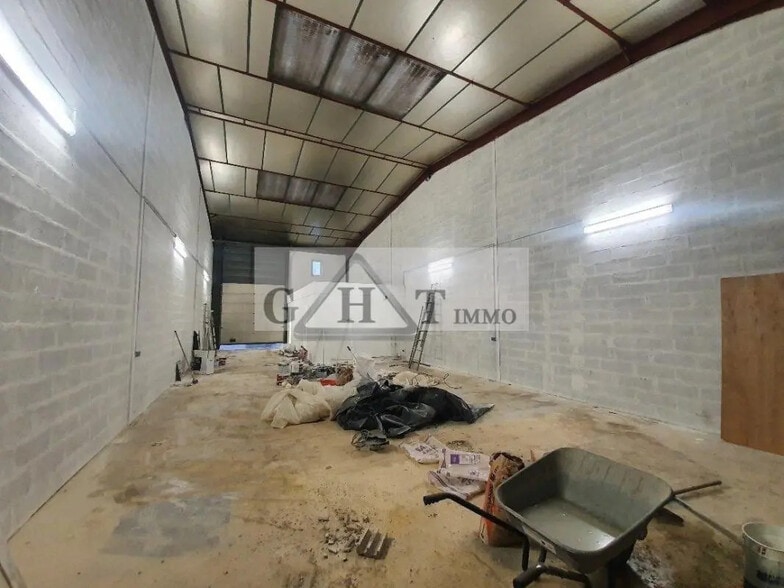 Bureau dans Stains à louer - Photo de l’immeuble – Image 3 sur 6