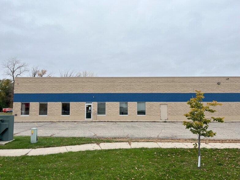 2424 1st St S, Willmar, MN à louer - Photo de l’immeuble – Image 2 sur 13