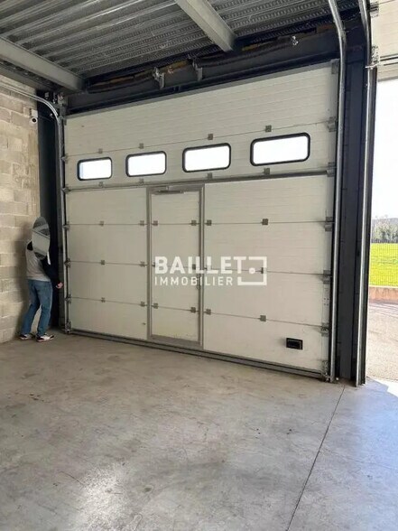 Industriel/Logistique dans Roquebrune-sur-Argens à louer - Photo de l’immeuble – Image 2 sur 8