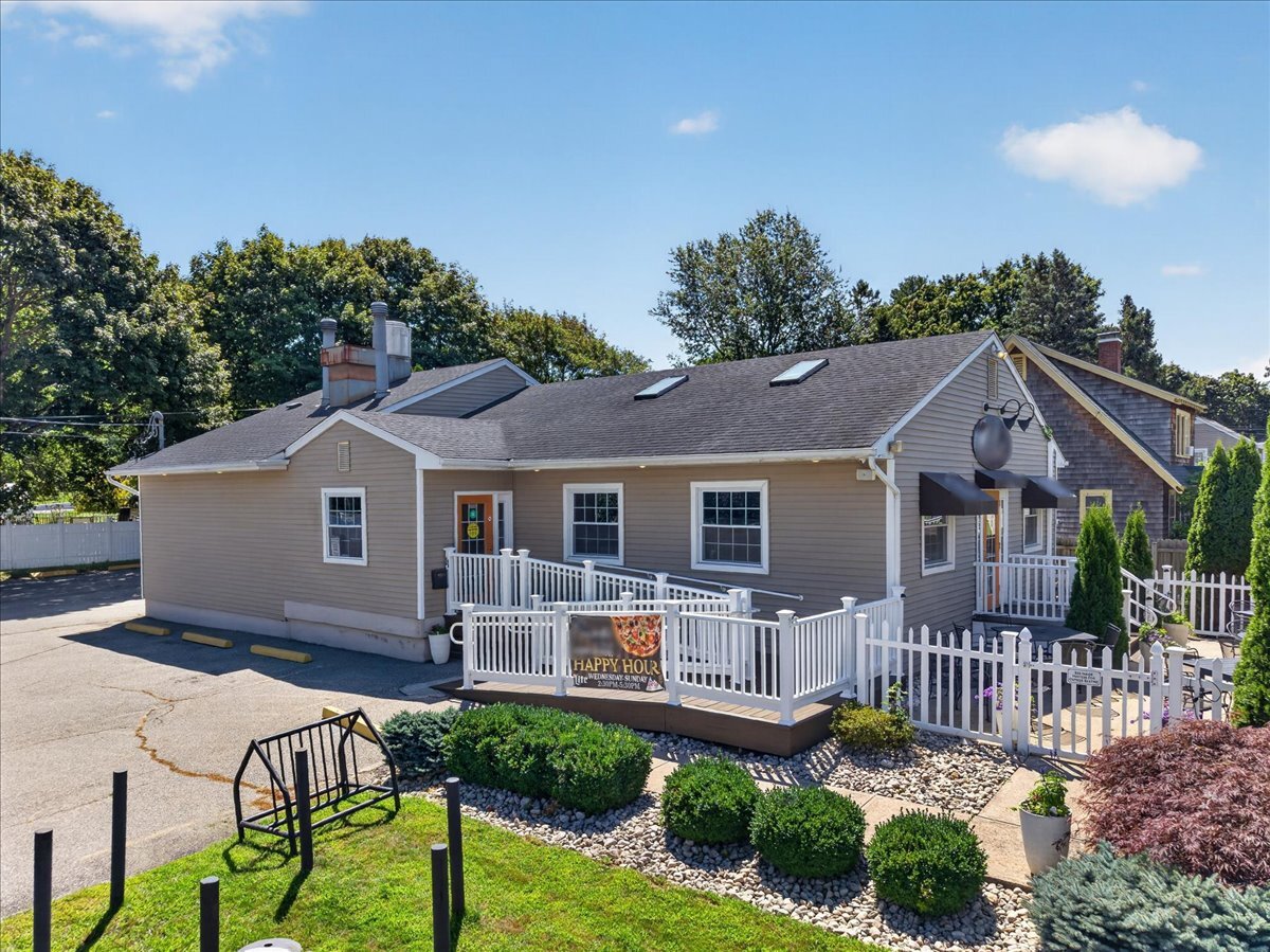 11 E Pattagansett Rd, Niantic, CT à vendre Photo de l’immeuble– Image 1 sur 38