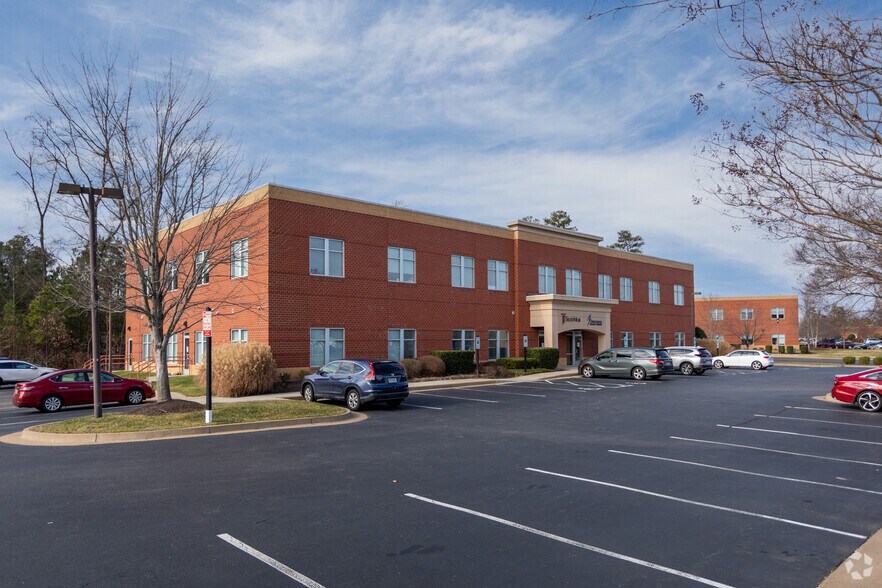 5300 Hickory Park Dr, Glen Allen, VA à louer - Photo de l’immeuble – Image 1 sur 4