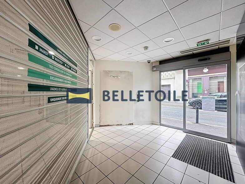 Local commercial dans Maisons-Alfort à louer - Hall d’entrée – Image 2 sur 19
