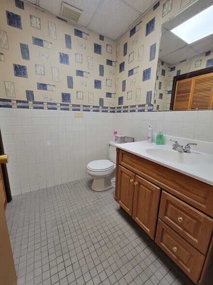 1004 Brodhead Rd, Coraopolis, PA à louer - Photo de l’immeuble – Image 2 sur 11