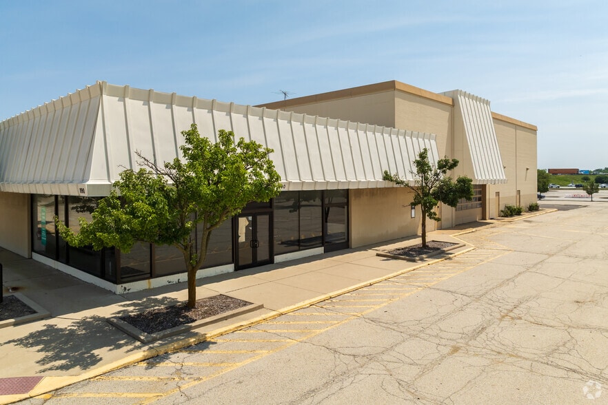 Former Sears + Auto Center Portfolio portefeuille de 2 biens à vendre sur LoopNet.fr - Photo principale – Image 2 sur 2