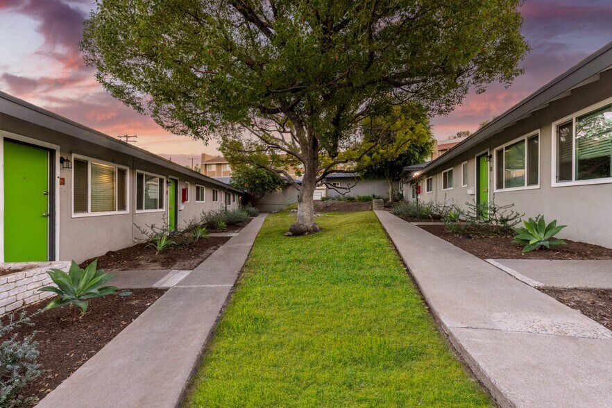 124 N Tustin Ave, Anaheim, CA à vendre - Photo de l’immeuble – Image 3 sur 10
