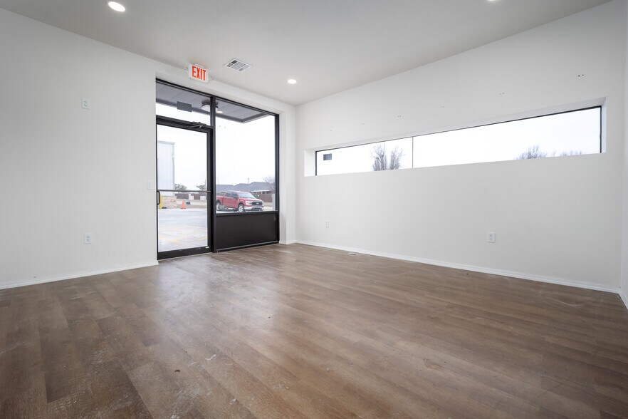 228 N Chisholm Trail Way, Mustang, OK à louer - Photo de l’immeuble – Image 2 sur 16