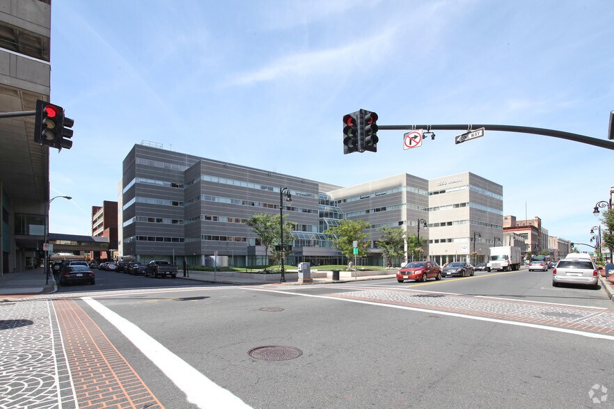 1550 Main St, Springfield, MA à louer - Photo de l’immeuble – Image 3 sur 3