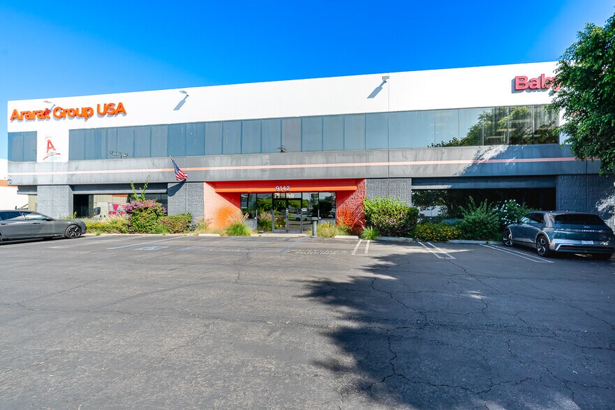 9142 Independence Ave, Chatsworth, CA à vendre - Photo de l’immeuble – Image 1 sur 26