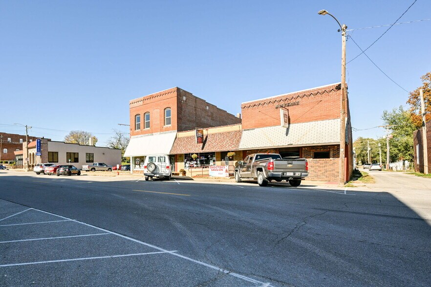 213 Broadway, Elsberry, MO à vendre - Photo de l’immeuble – Image 2 sur 24