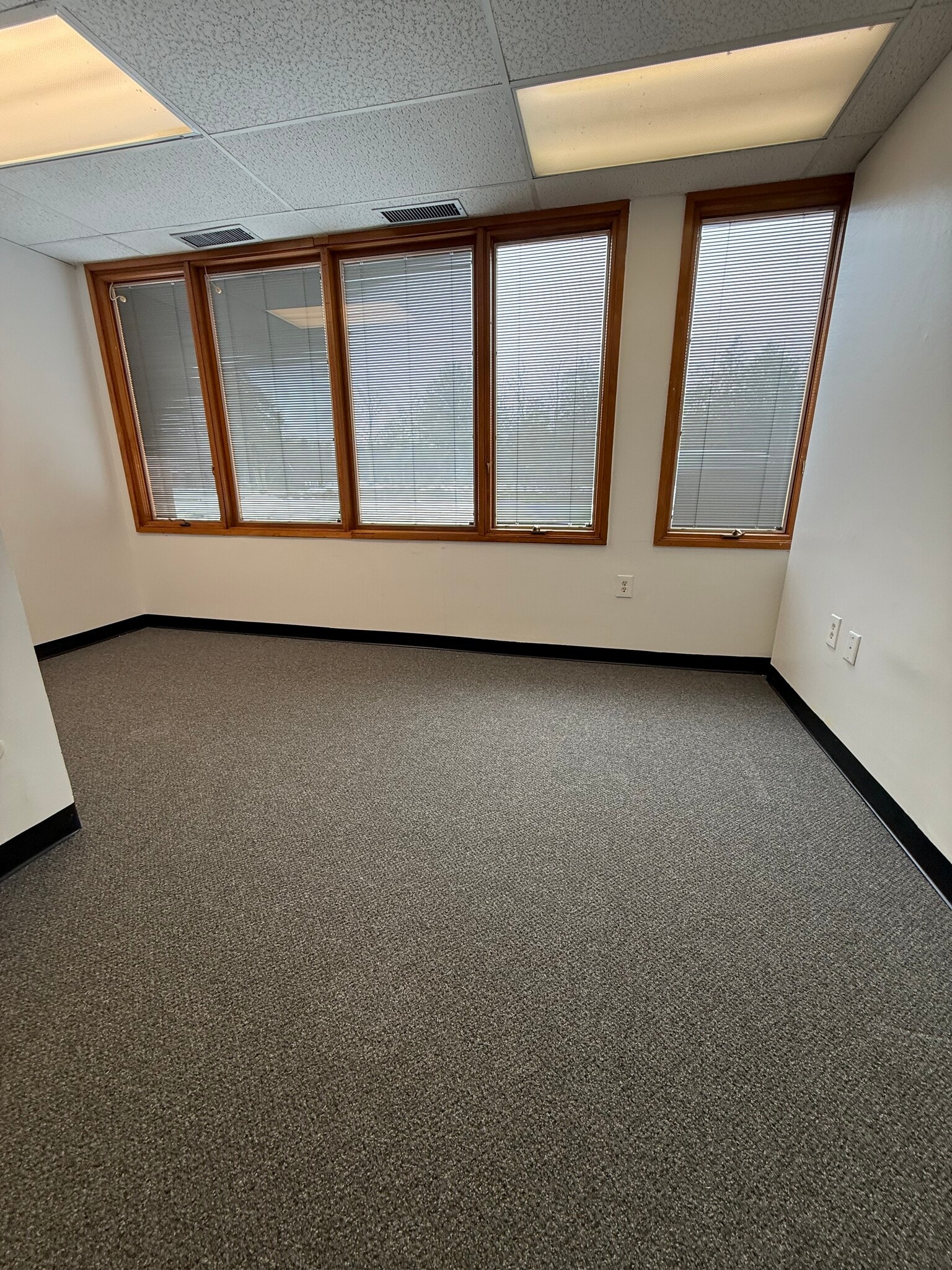 85 High St, Waldorf, MD à louer Photo intérieure– Image 1 sur 4