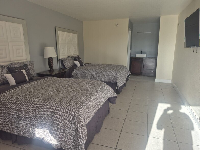 4741 W Irlo Bronson Memorial Hwy, Kissimmee, FL à vendre - Photo de l’immeuble – Image 3 sur 11