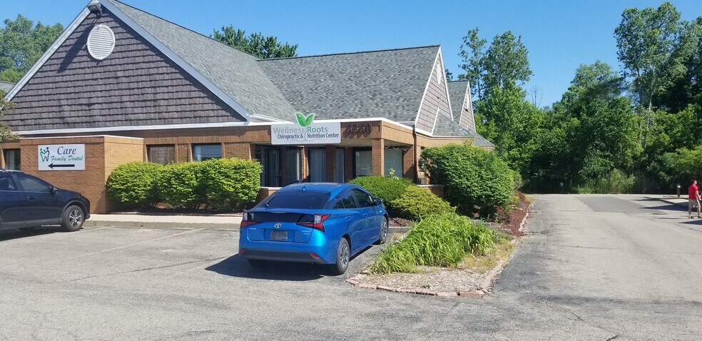 6360 Jackson Rd, Ann Arbor, MI à louer - Photo de l’immeuble – Image 2 sur 4