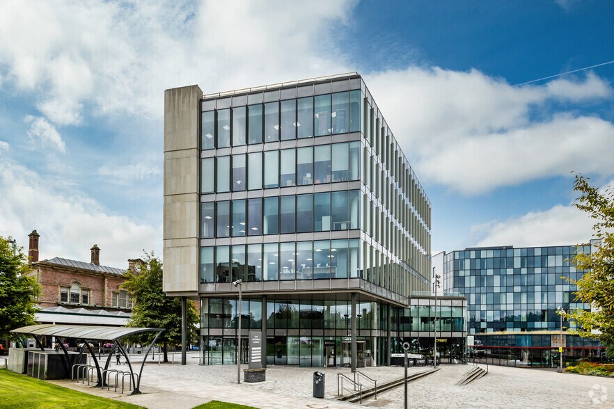 1 Cathedral Sq, Blackburn à louer - Photo de l’immeuble – Image 2 sur 4